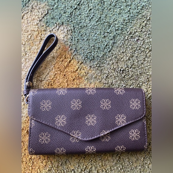 Signature Collection Clutch Wallet - Picture 1 of 6